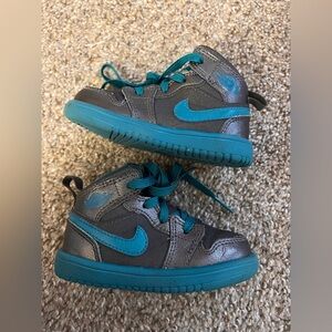 Jordan 1 Mid unisex boys girls teal blue and gray size 5C NO BOX